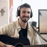 pexels-andrea-piacquadio-3914678